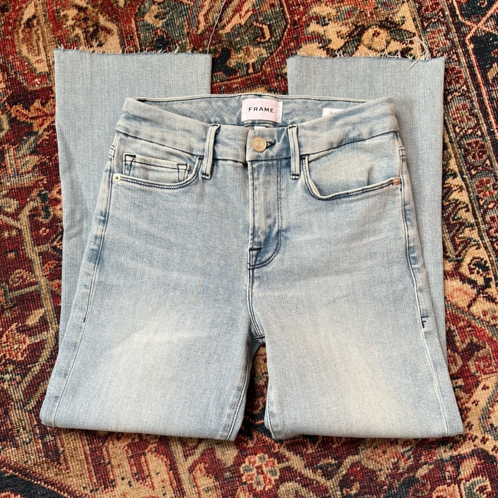Frame Le Crop Mini Boot in Light Wash - Picture 3 of 8